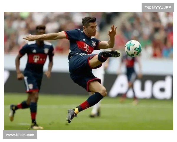 全面解析莱万多夫斯基如何一步步踏上世界足坛巨星成名之路巅峰旅 全面解析莱万多夫斯基如何一步步踏上世界足坛巨星成名之路巅峰旅